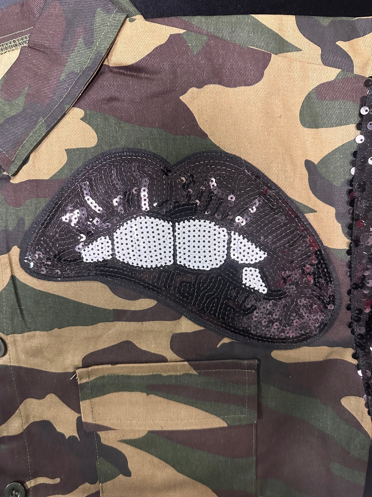 Camouflage Sequin Lips Split Sleeve Jacket